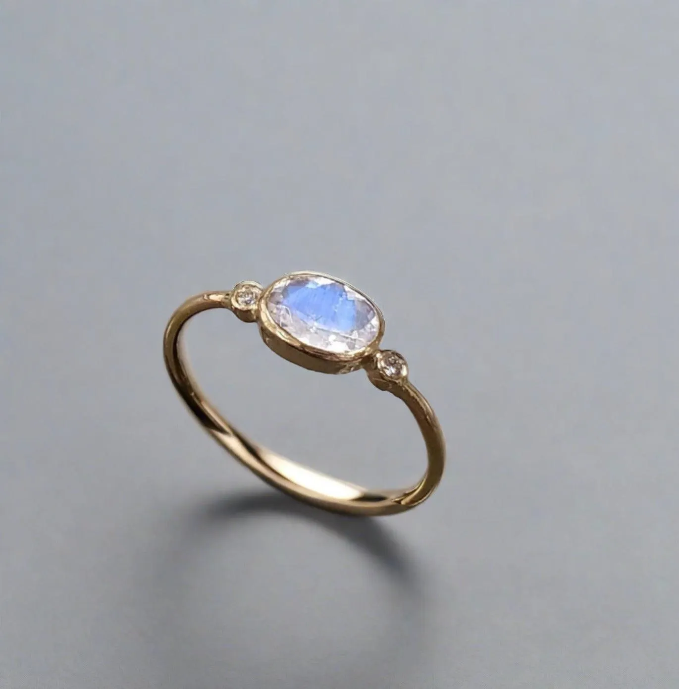 18k Gold Blue Schiller Rainbow Moonstone & Diamond Ring