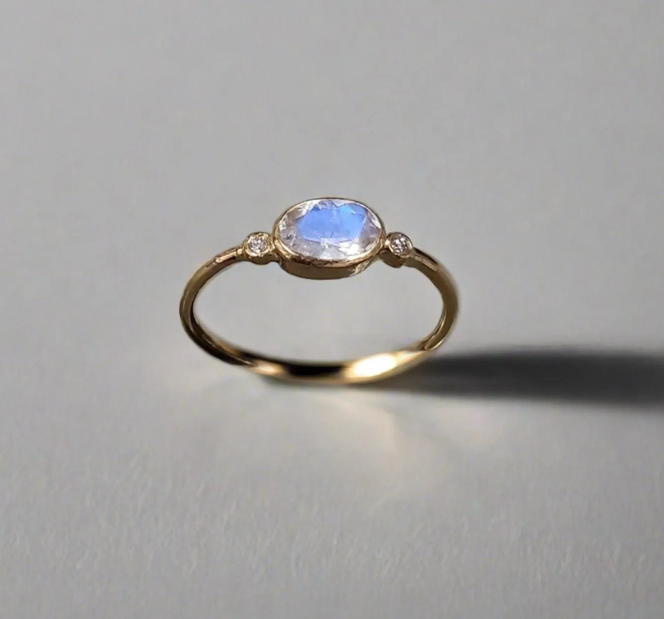 18k Gold Blue Schiller Rainbow Moonstone & Diamond Ring