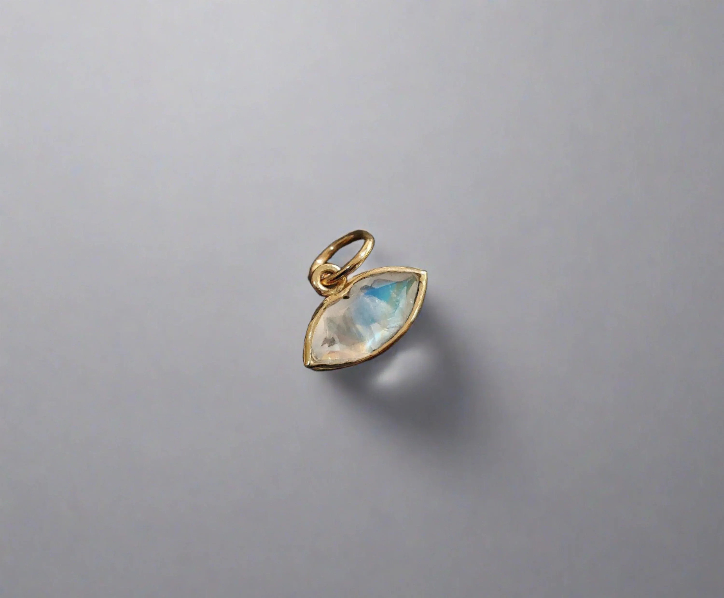 18k Gold Rainbow Moonstone Pendant
