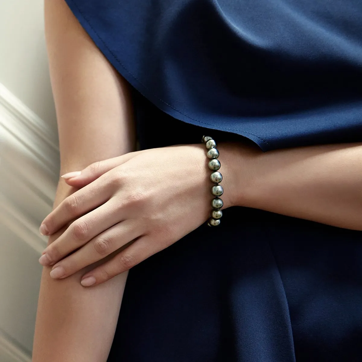 Black Tahitian Pearl Bracelet, 9.0-10.0mm - AAAA Quality
