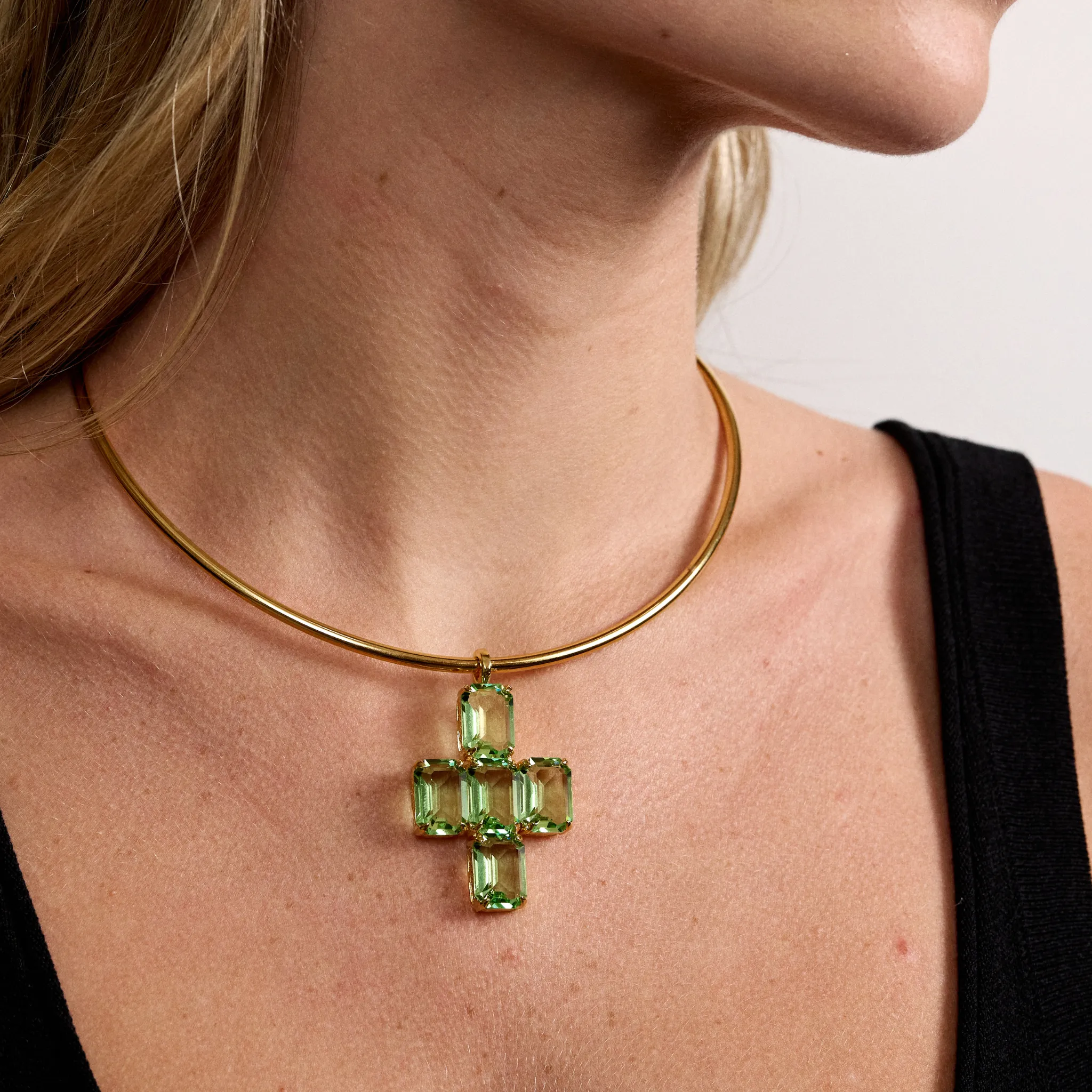 Crisscross Pendant in Peridot