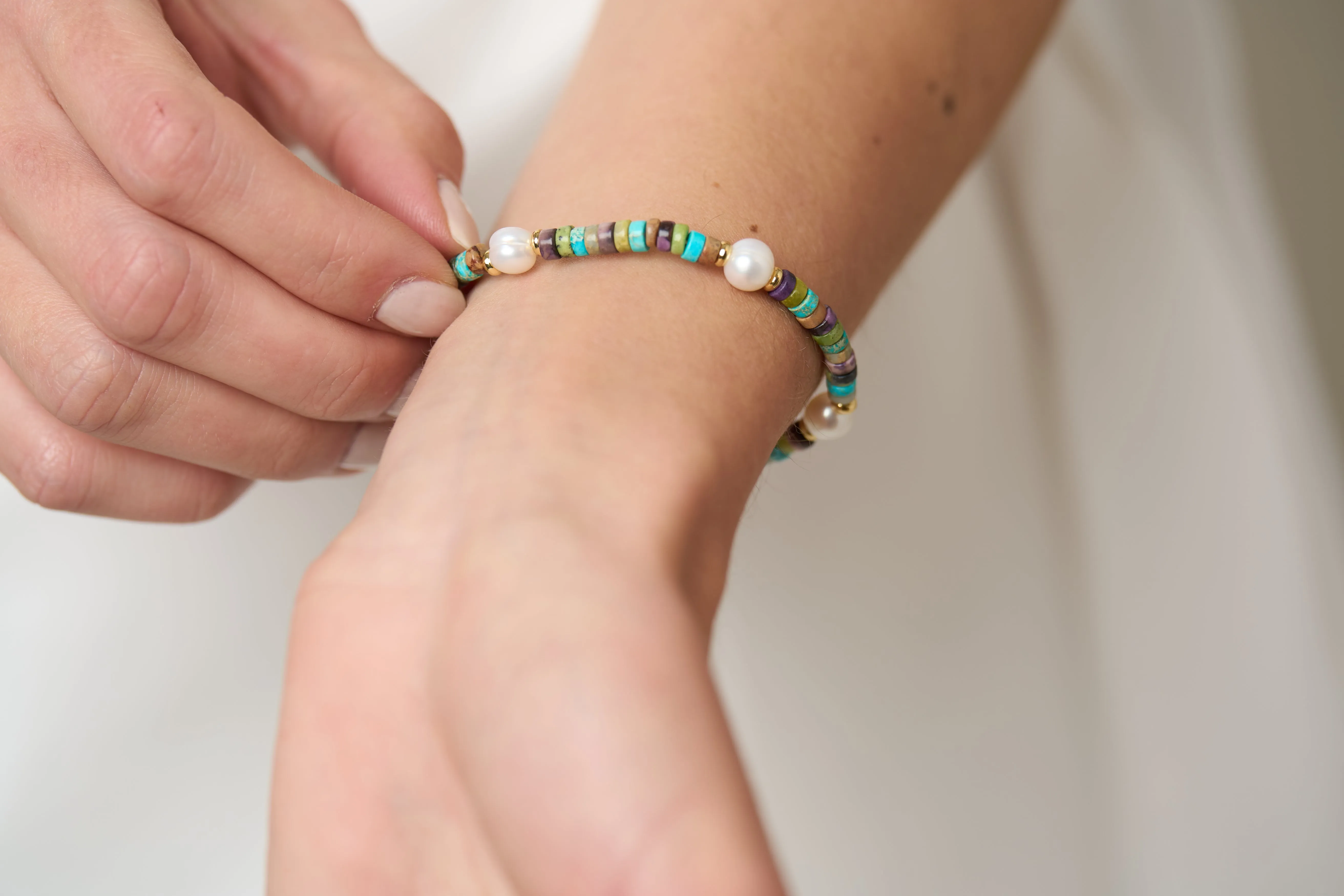 Nova oval cultured freshwater pearl bracelet with blue mix jasper & gold beads