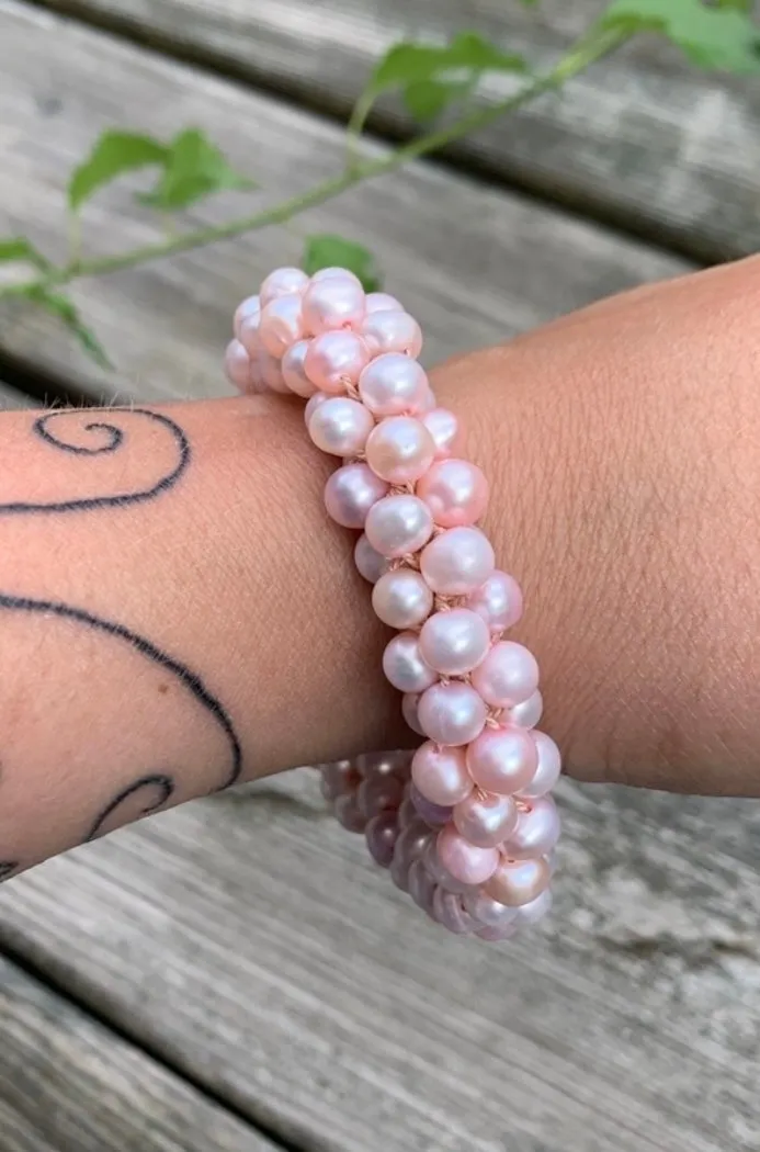 Pale pink pearl bracelet