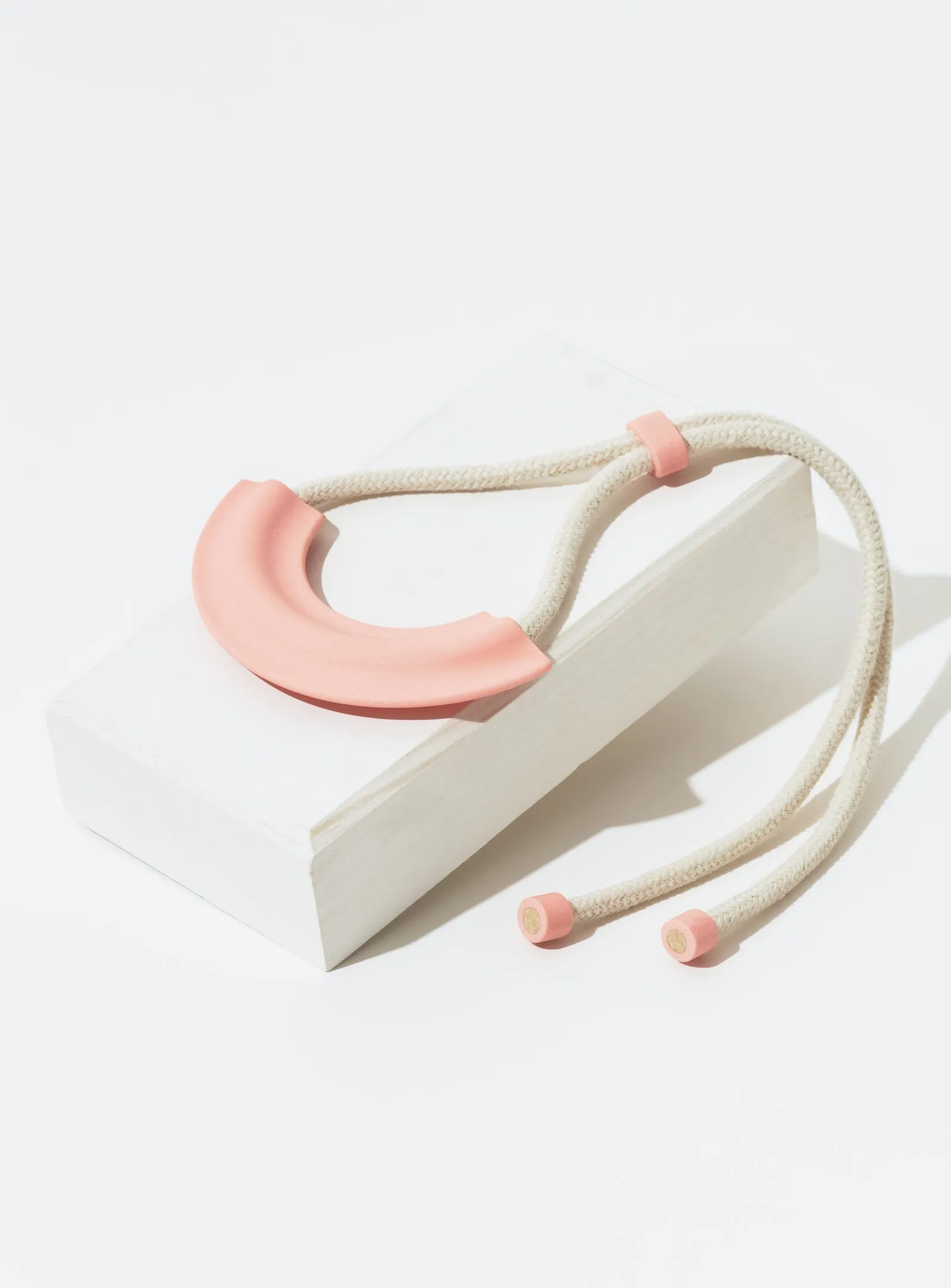 STUDIO MINERAL - SAT CORAL CERAMIC NECKWARE
