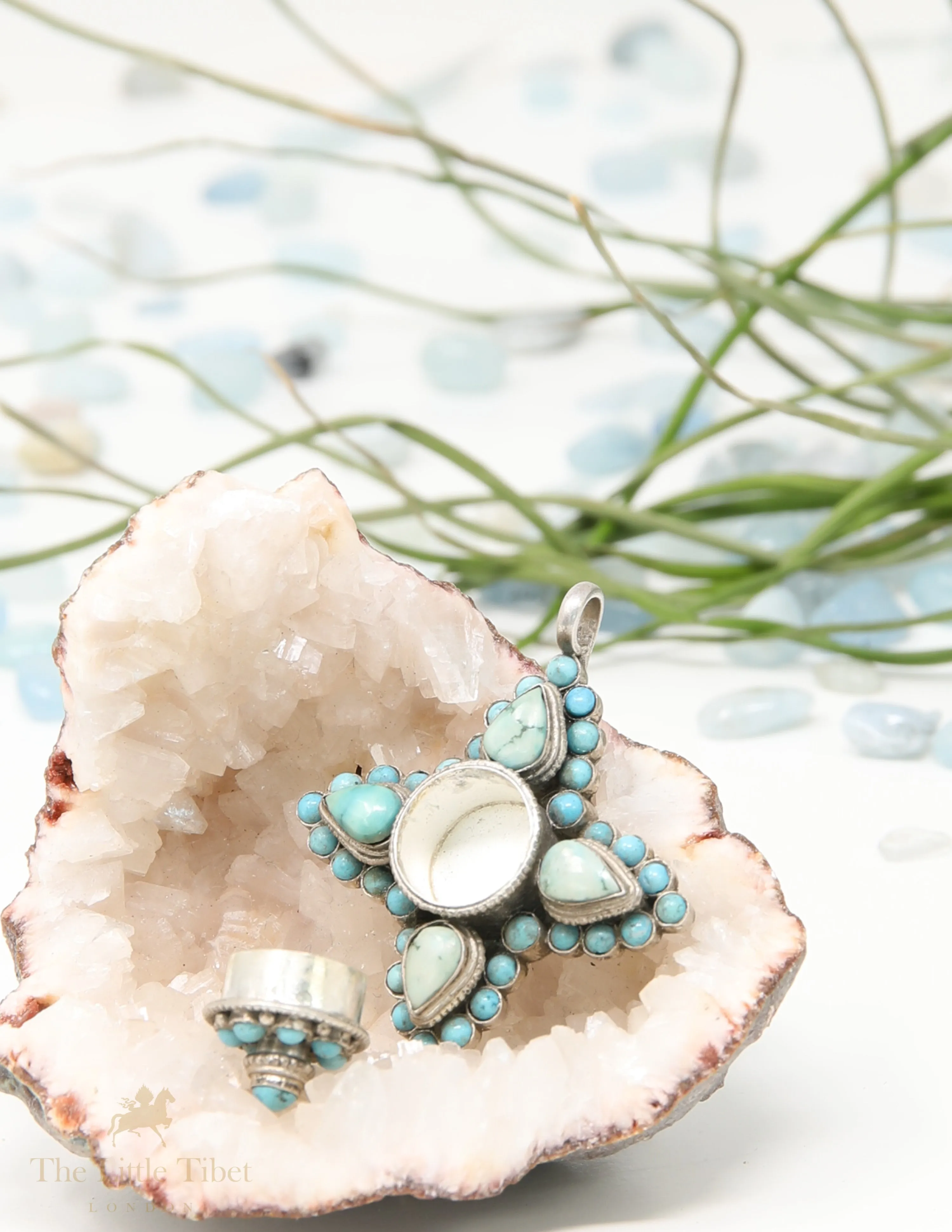 Turquoise Chic Cross Tibetan pendant