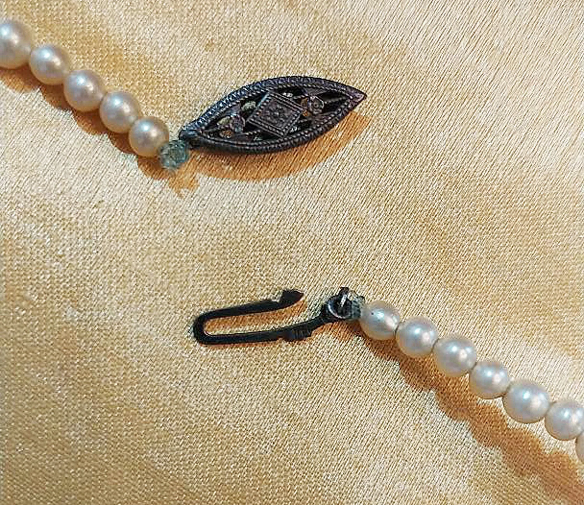 *VINTAGE 1931 LAFFITTE PERLES IN ORIGINAL PRESENTATION CASE PEARL NECKLACE WITH ART DECO STERLING CLASP - PARIS, FRANCE