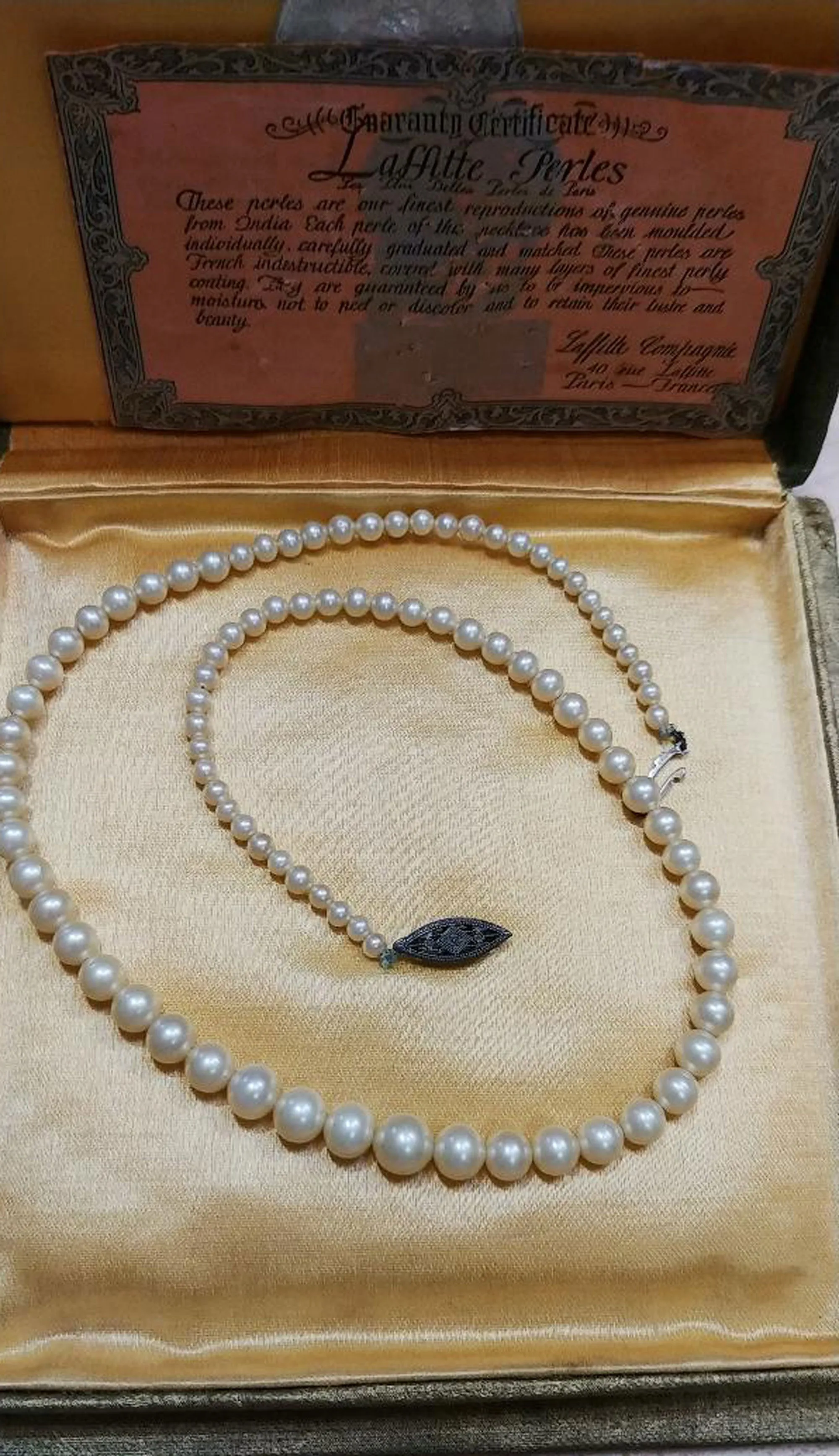 *VINTAGE 1931 LAFFITTE PERLES IN ORIGINAL PRESENTATION CASE PEARL NECKLACE WITH ART DECO STERLING CLASP - PARIS, FRANCE