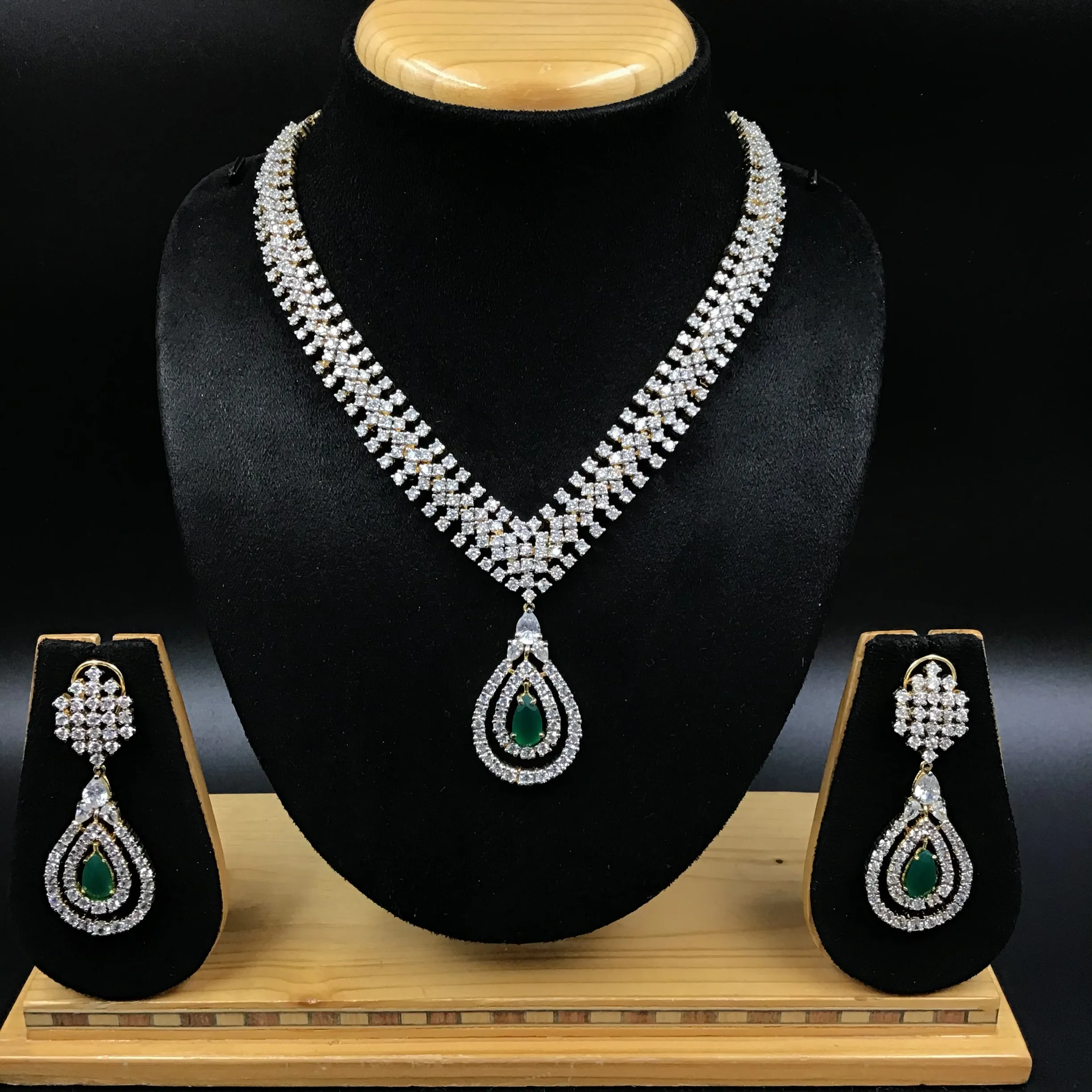 Zircon/AD Necklace Set 8905-3007