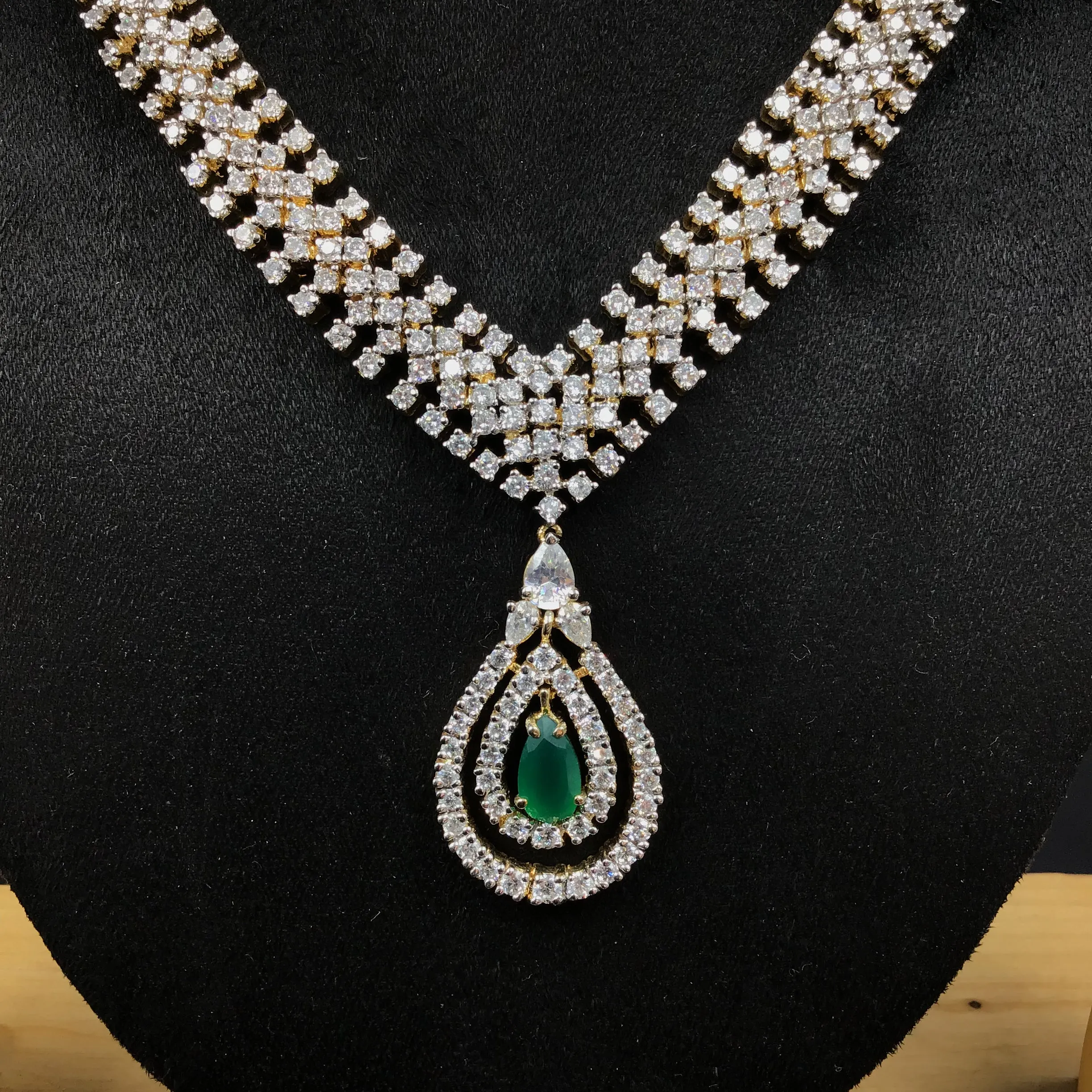 Zircon/AD Necklace Set 8905-3007